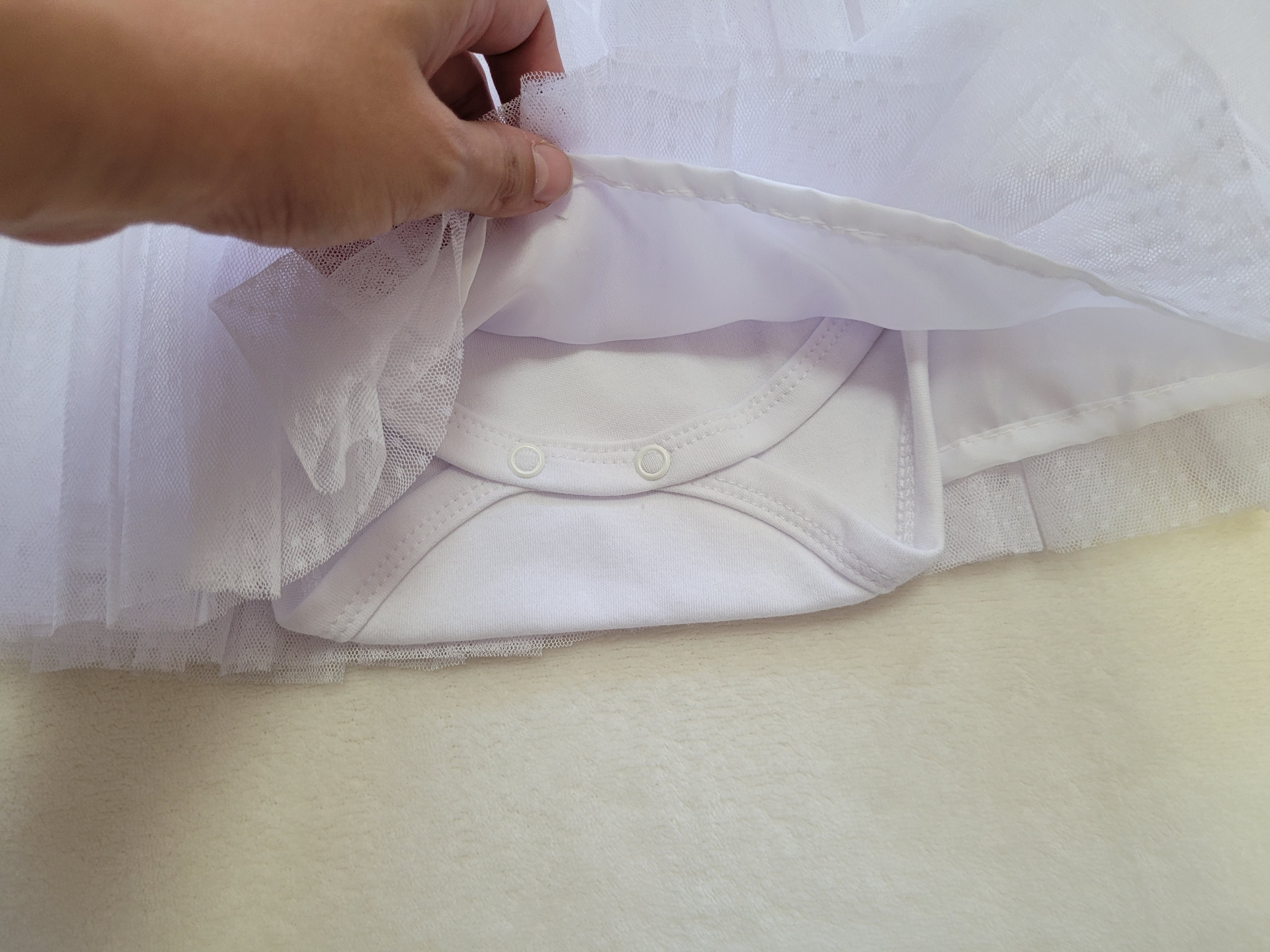 Šaty s tylovou sukničkou a bodami biele veľ. 68-92