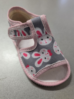 Detské papučky Manik otvorené 1S - Sivé zajace veľ. 27, 28, 32, 34