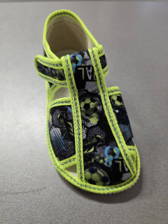 Detské papučky Manik uzavreté 2S - Futbal /3 veľ. 31, 33