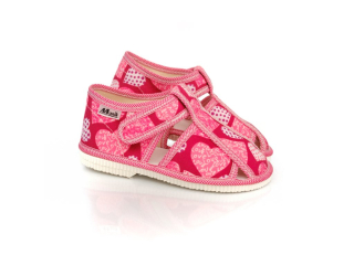 Detské papučky Manik uzavreté 2S - srdiečka veľ. 27